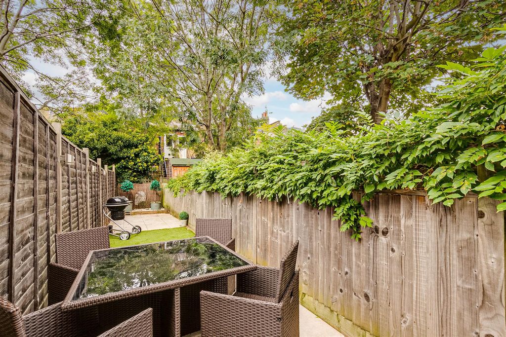 Property photo 2 of 8 Garden