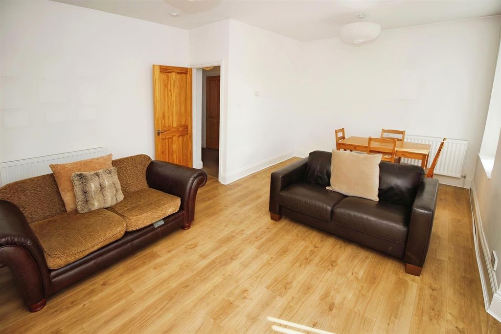 Property photo 3 of 12 419d9d95-Beech 20Grove 207.Jpg