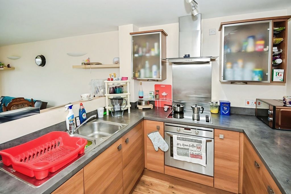 Property photo 3 of 8 Kitchen