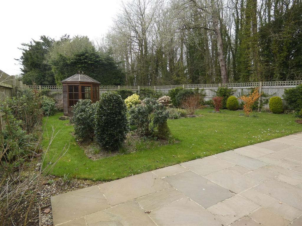 Property photo 3 of 21 Garden