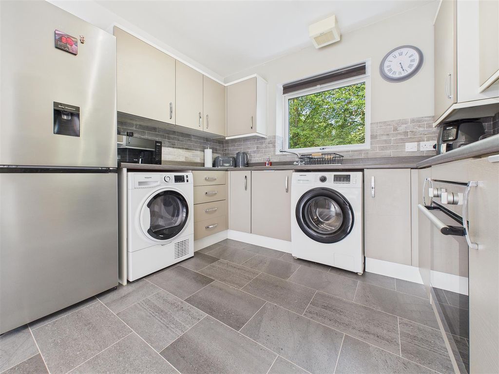 Property photo 3 of 10 Cam02453G0-Pr0175-Still004.Jpg