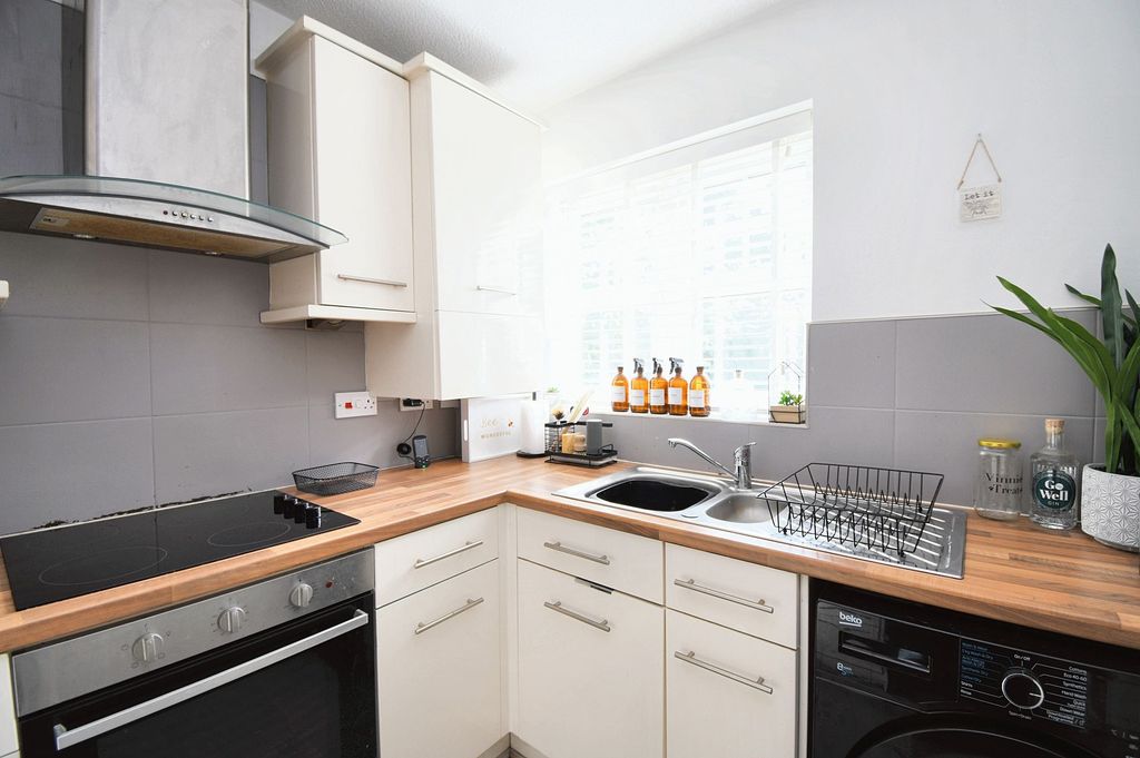 Property photo 3 of 14