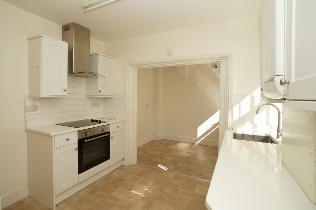 Property photo 3 of 22 Kitchen