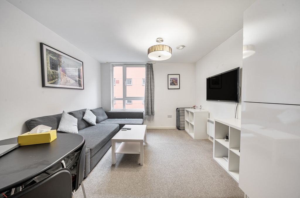 Property photo 2 of 10 1359386-2-68E92c2...