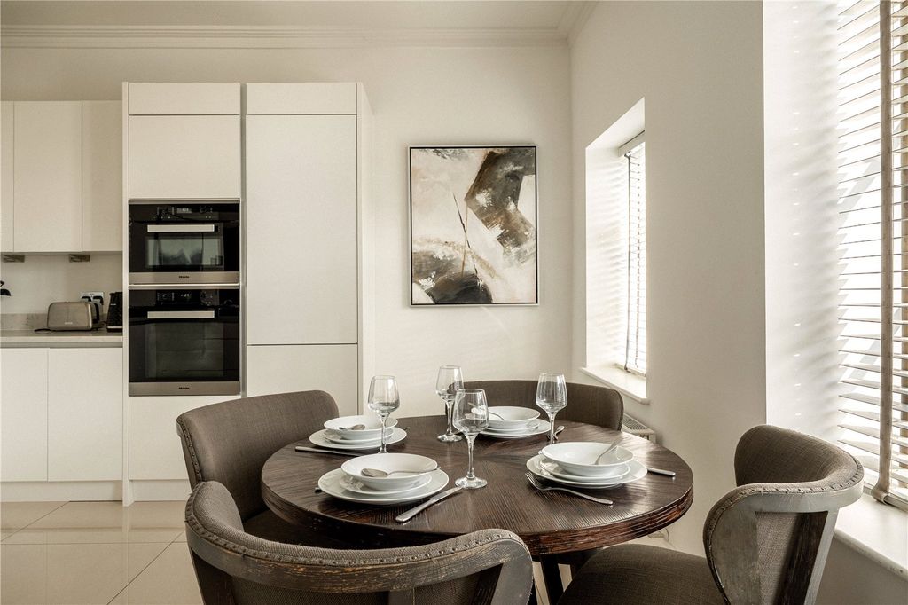Property photo 3 of 8 Dining Area