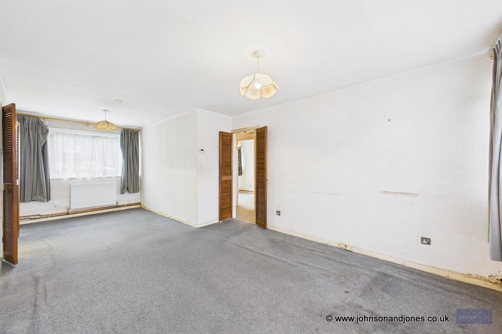 Property photo 2 of 12 3 Lounge.Jpg