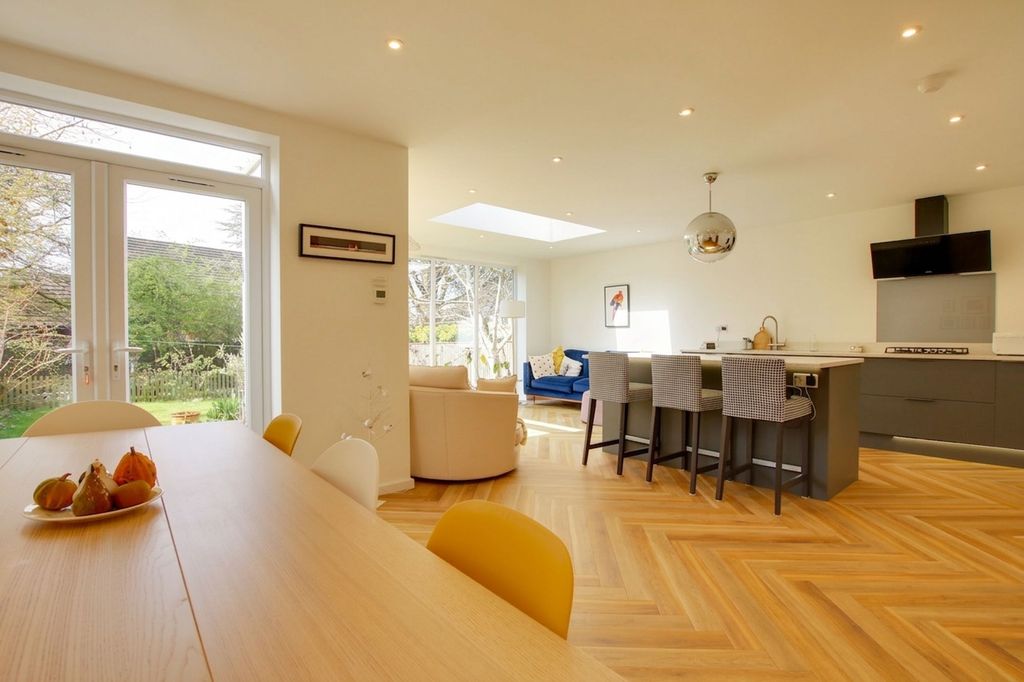 Property photo 2 of 40