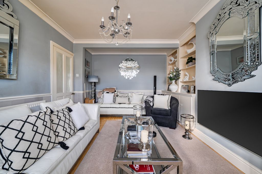 Property photo 3 of 25 1418393-23-699Dd2...