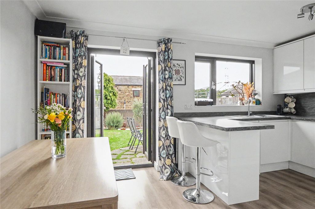 Property photo 3 of 18 Dining Kitchen