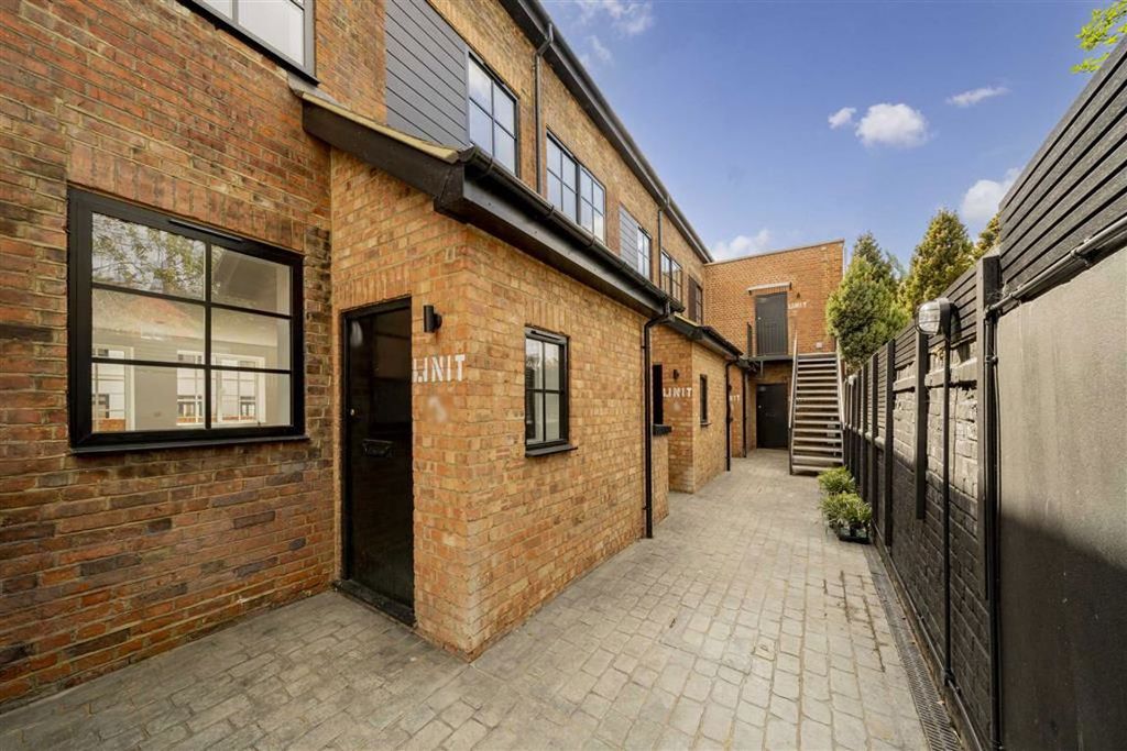 Property photo 1 of 2