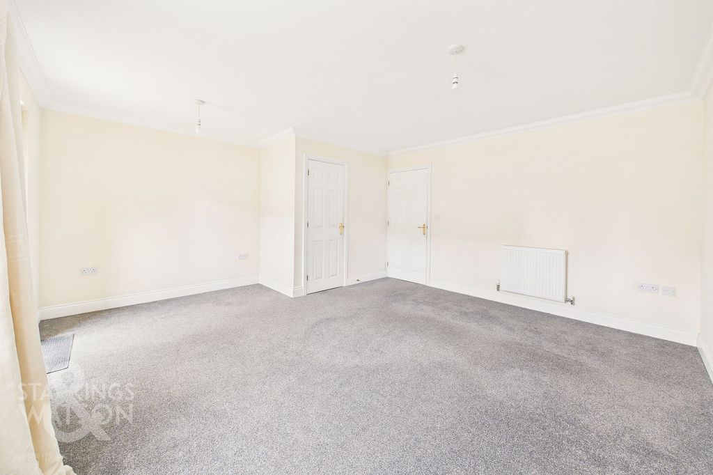Property photo 3 of 32
