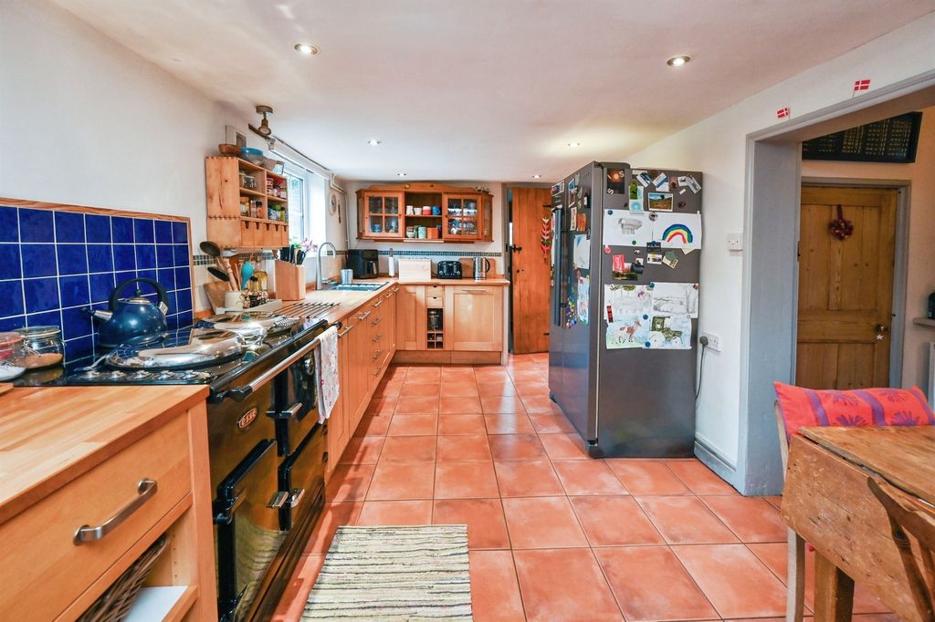 Property photo 2 of 21