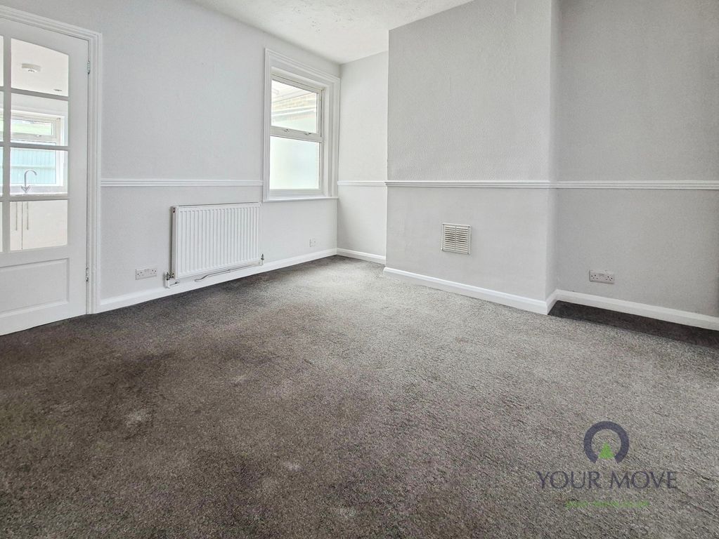 Property photo 3 of 10 Dining Room