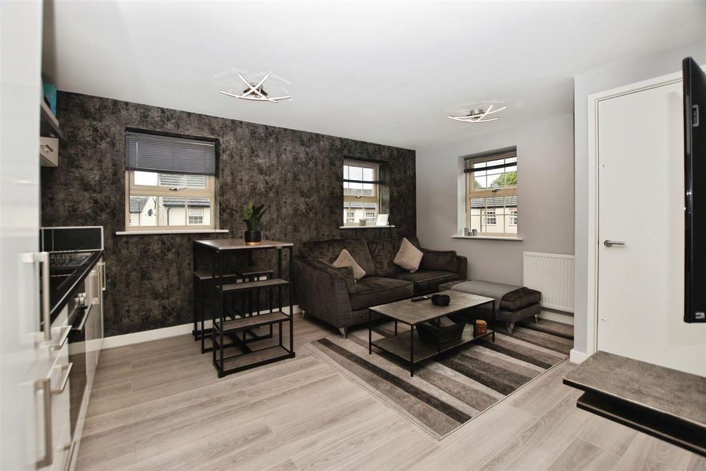 Property photo 3 of 9 Kitchen / Lounge / Diner