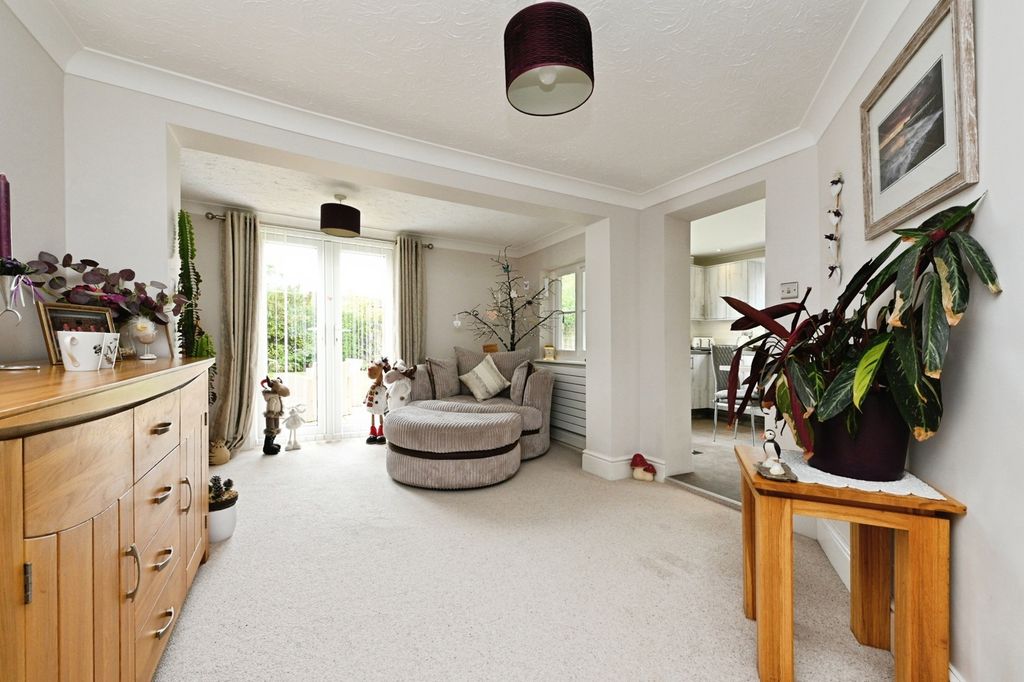 Property photo 3 of 17 Photo