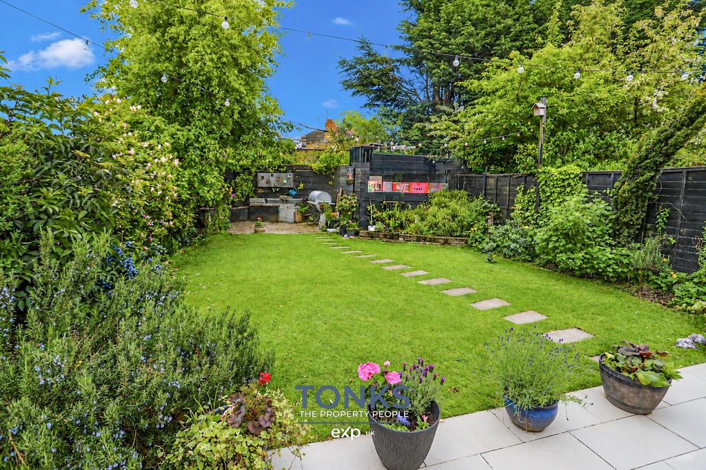Property photo 3 of 25