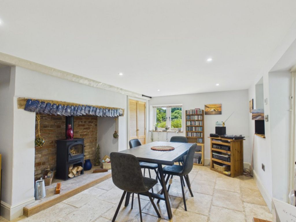Property photo 2 of 27