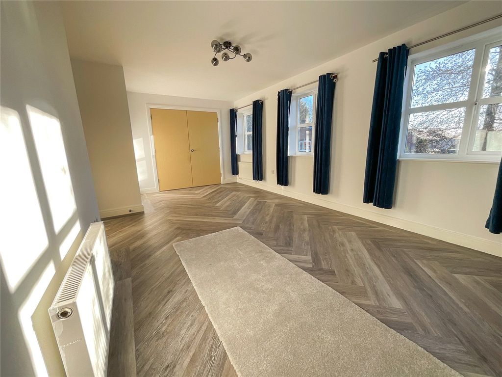 Property photo 3 of 11 Picture No. 02