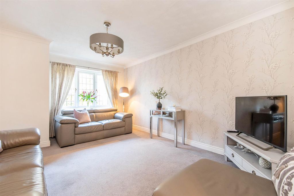 Property photo 2 of 24 Lounge