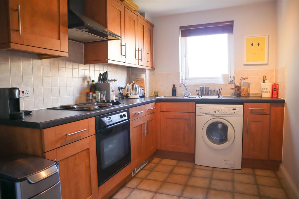 Property photo 3 of 9 Kitchen