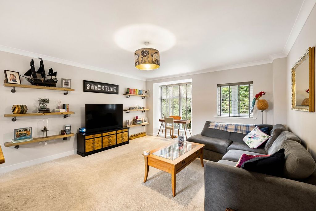 Property photo 2 of 23