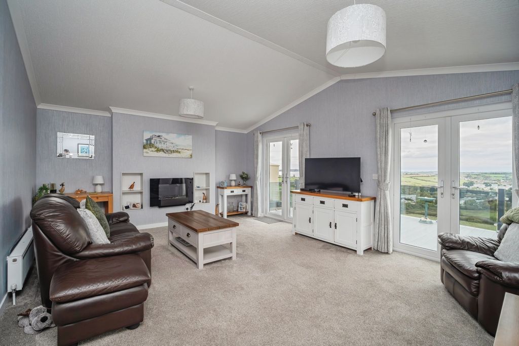 Property photo 2 of 19 Photo