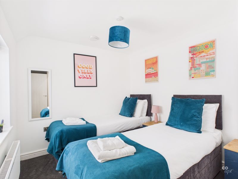 Property photo 2 of 6 Bedroom