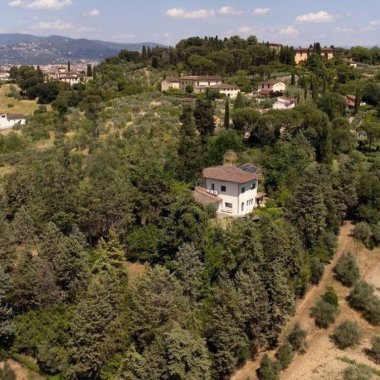 Property photo 1 of 17 Elegant Villa In Florence, Tuscany