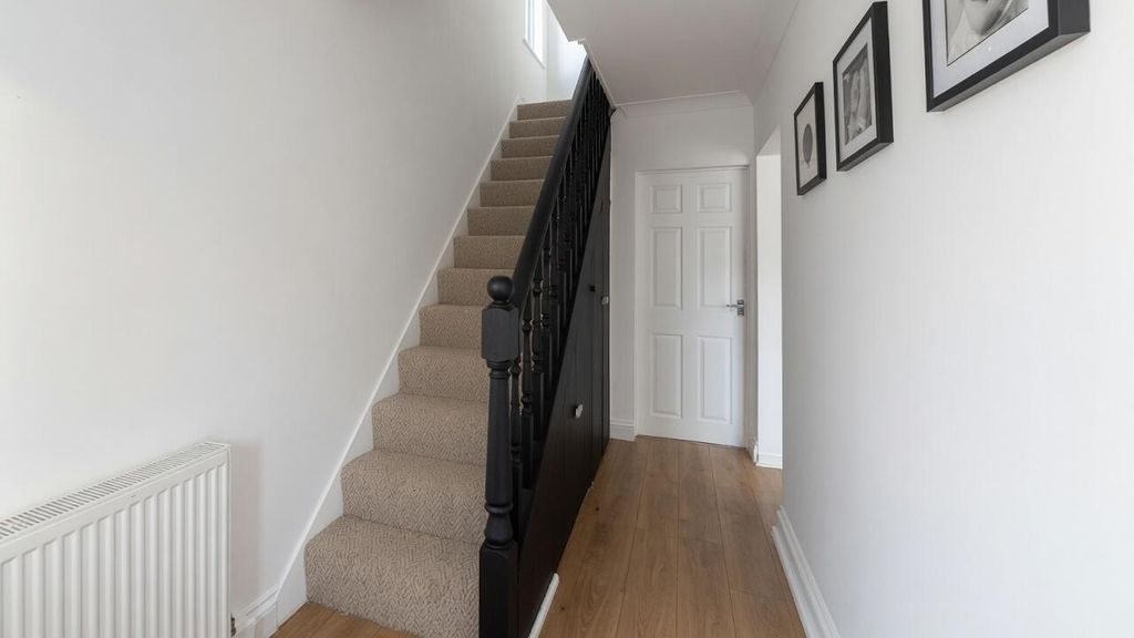 Property photo 3 of 14 Hallway