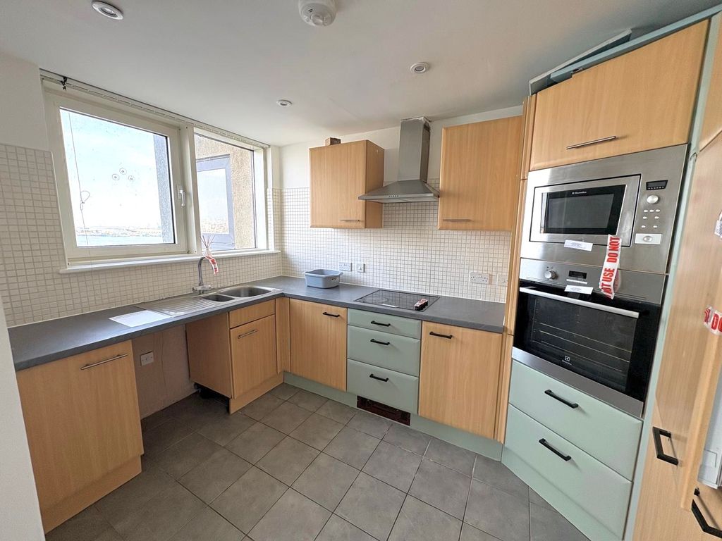 Property photo 3 of 6 Kitchen