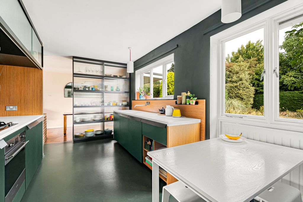 Property photo 2 of 25 Kitchen