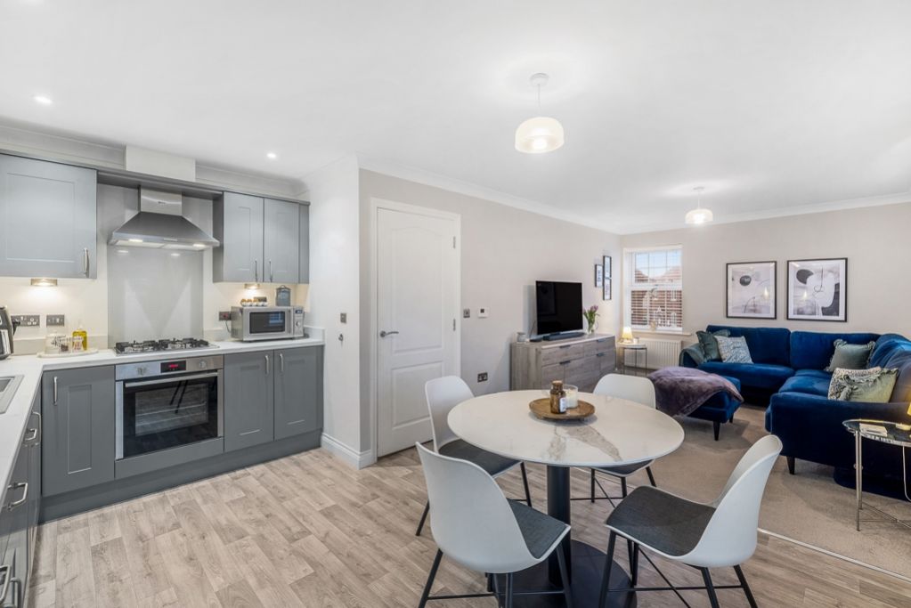 Property photo 2 of 23 1 Kipling Avenue (Spalding)-21