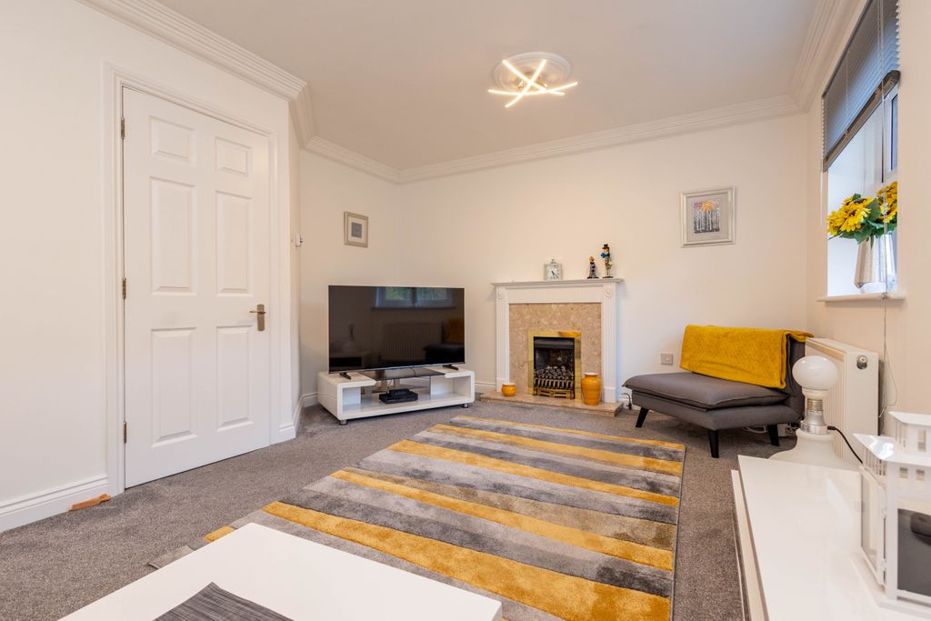 Property photo 2 of 20 R6M_1433