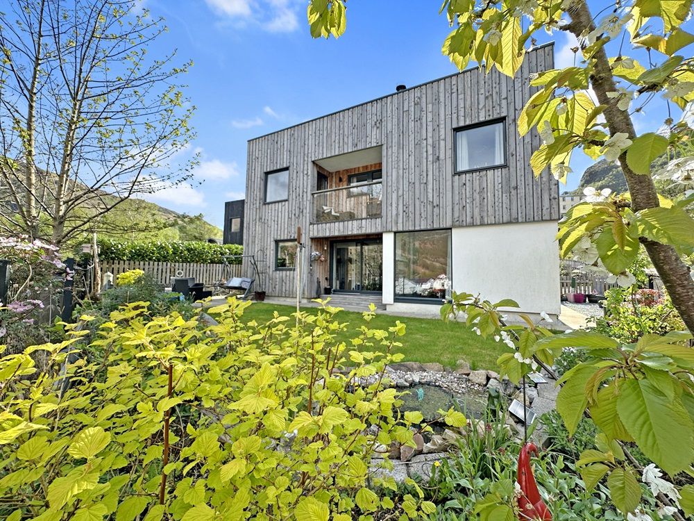 Property photo 3 of 68