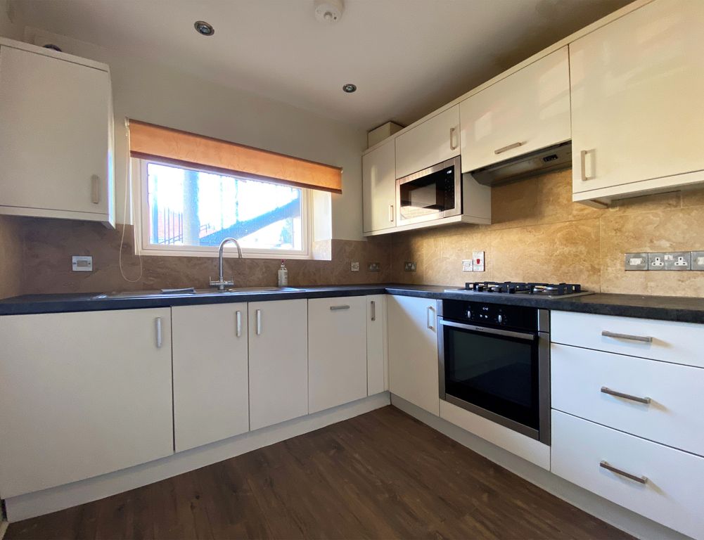 Property photo 3 of 7 2 Taw Kit2