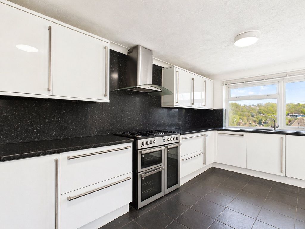 Property photo 2 of 20 Kitchen