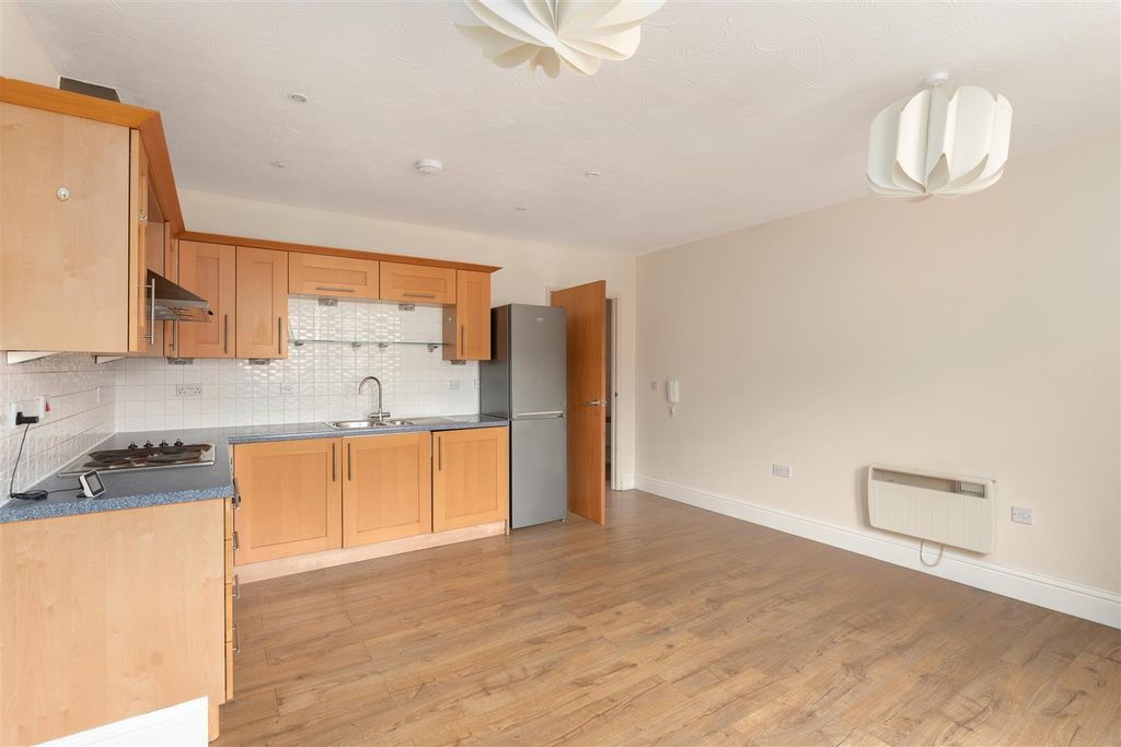 Property photo 3 of 10 54 People's Place, Banbury-15.Jpg