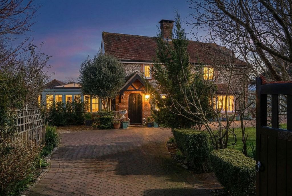 Property photo 1 of 26 Twilight Front