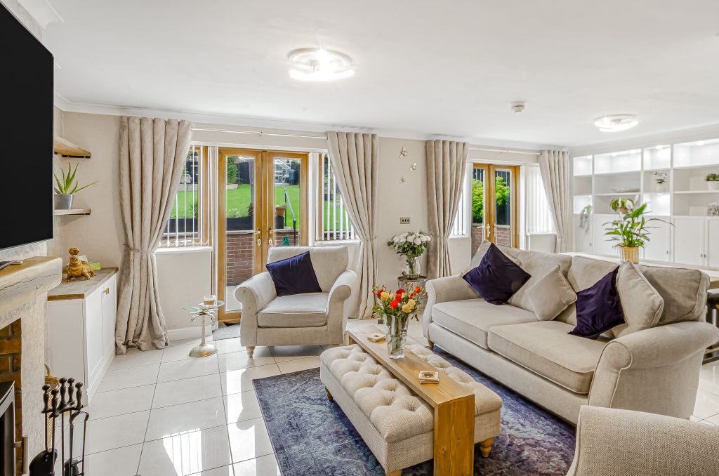 Property photo 2 of 40 Advert-46