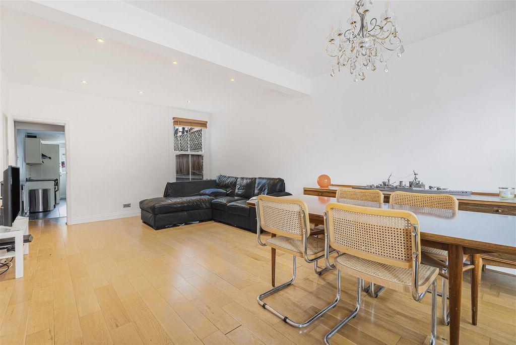 Property photo 3 of 18 7_62593.Jpg
