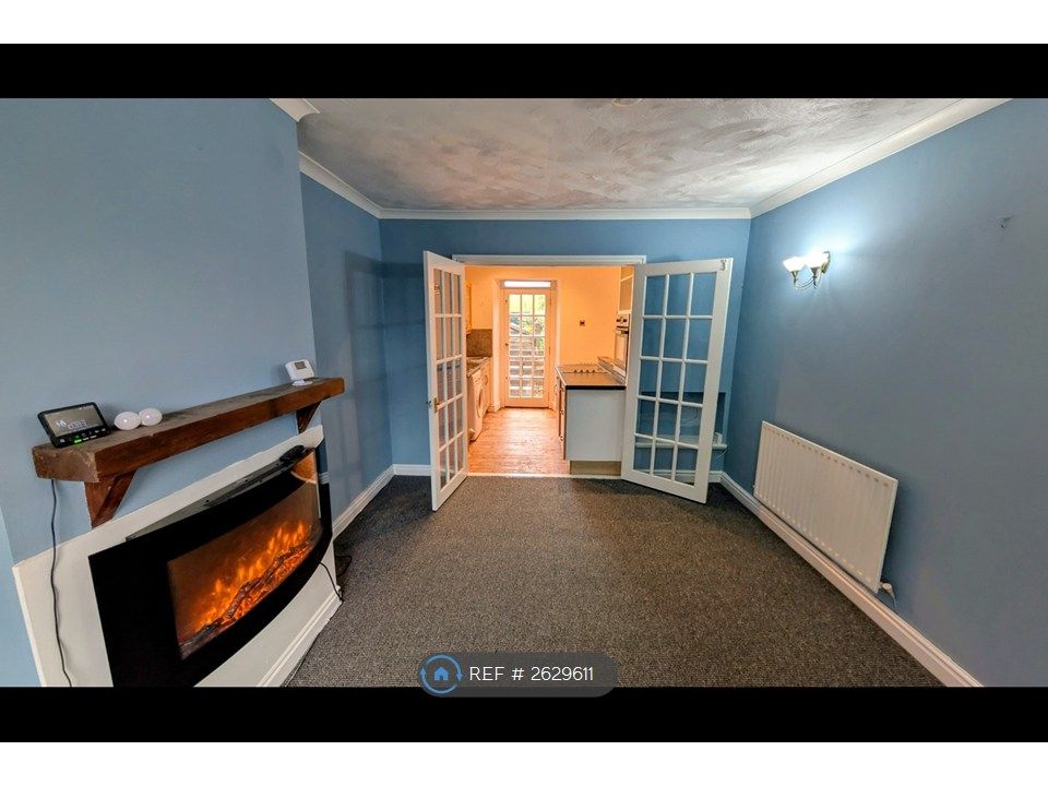 Property photo 1 of 11 Lounge Through