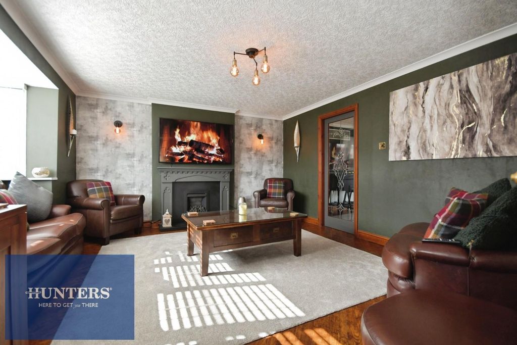 Property photo 2 of 25 Living Room 01.Jpg