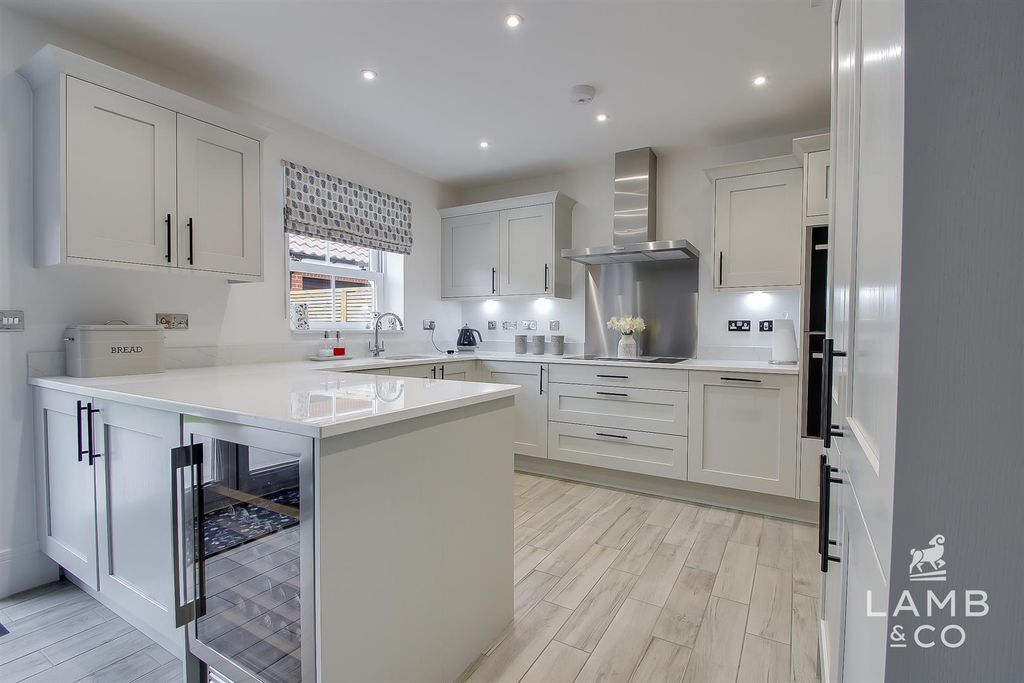 Property photo 2 of 42 Img_3968-Img_3972.Jpeg