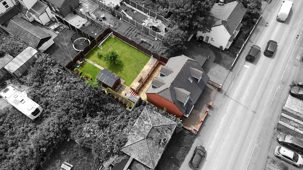 Property photo 2 of 32