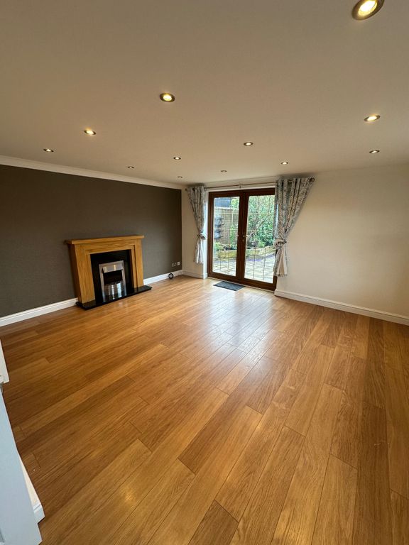 Property photo 3 of 11 Living Room