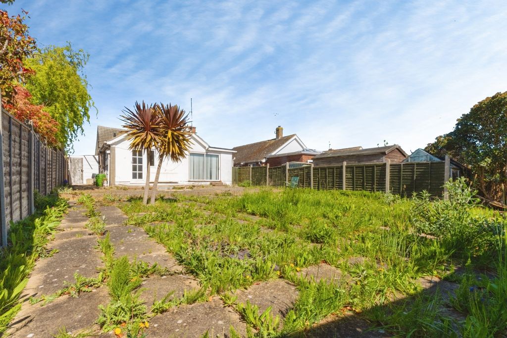 Property photo 1 of 8 Garden
