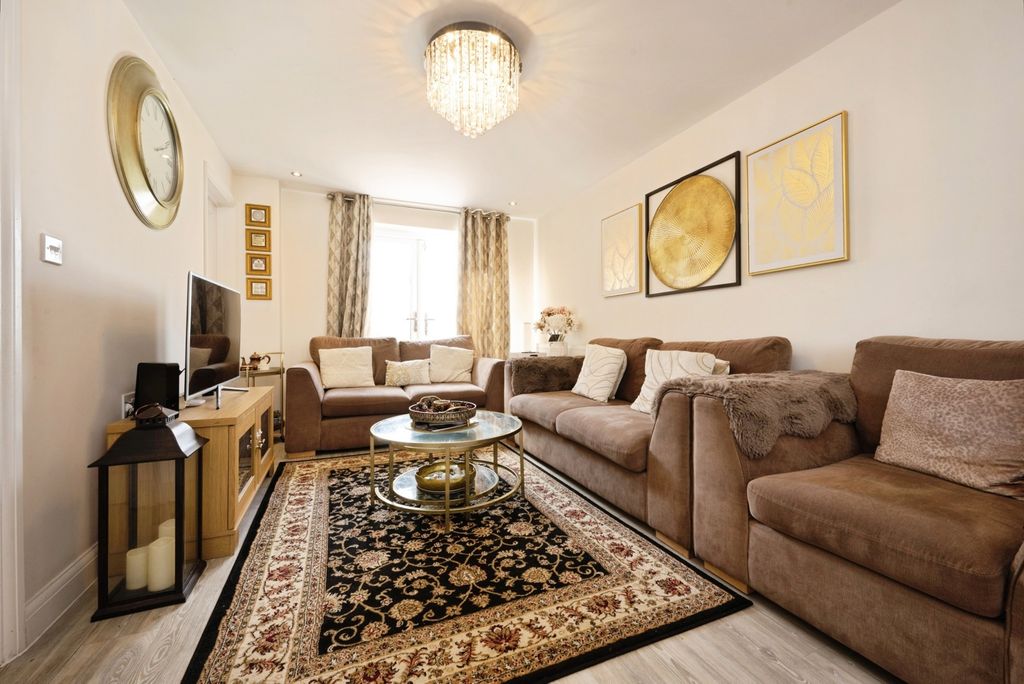 Property photo 2 of 21 Pbox-Img.Jpg