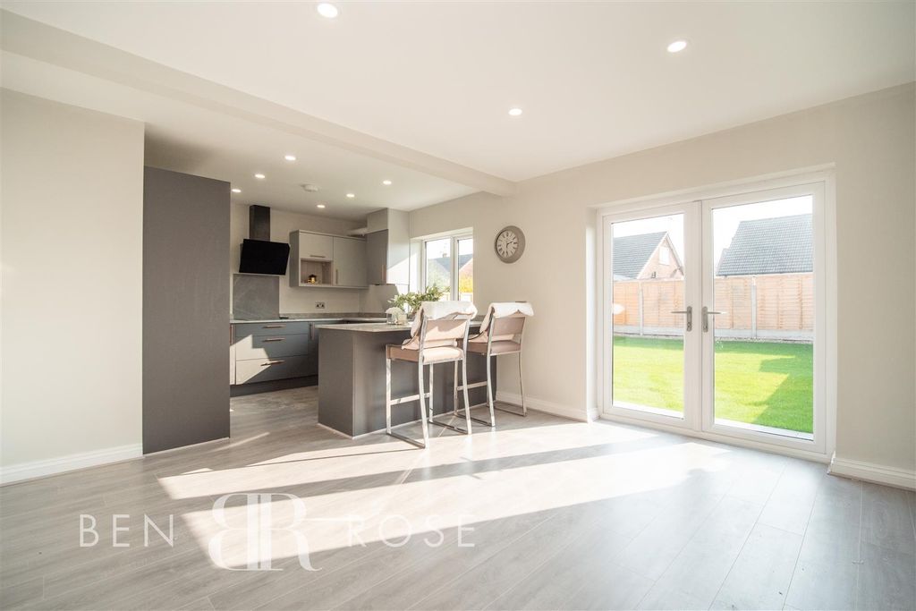 Property photo 3 of 22 Kitchen/Diner