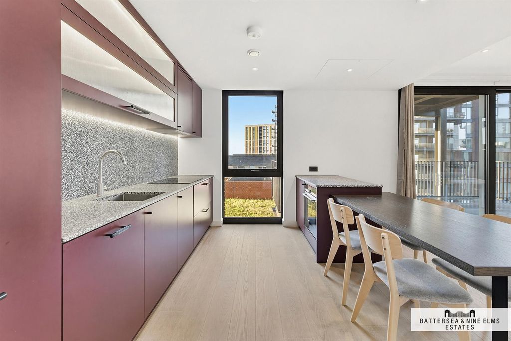 Property photo 2 of 26