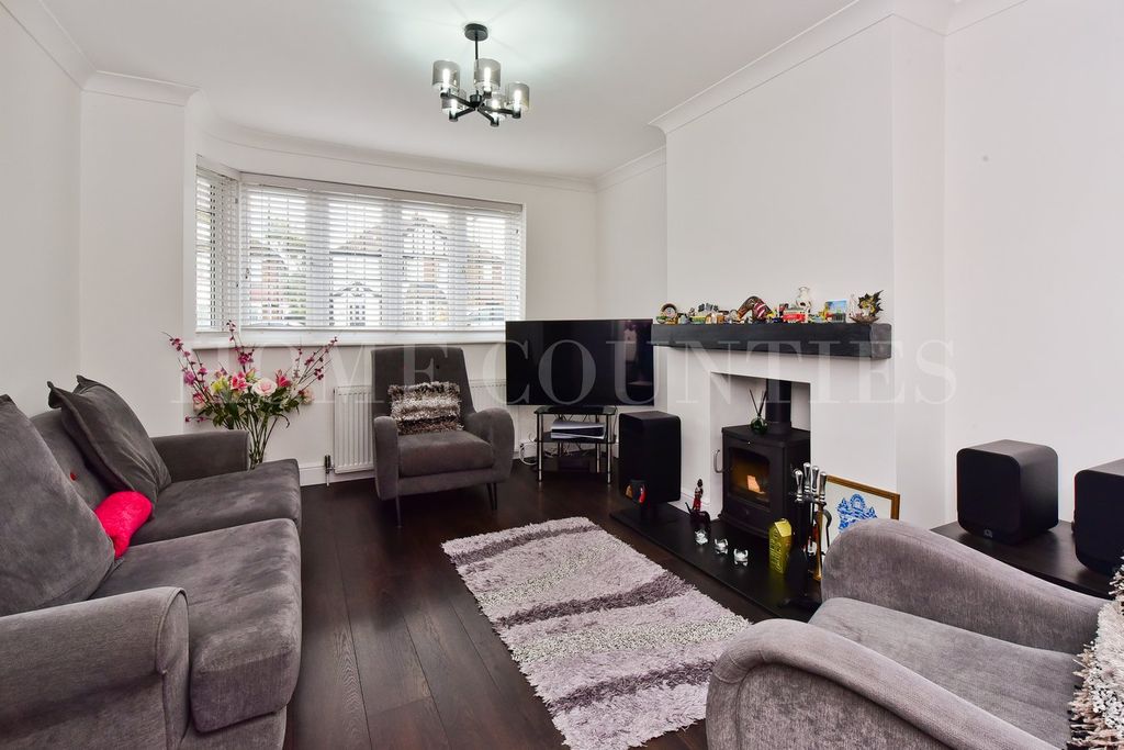 Property photo 3 of 37